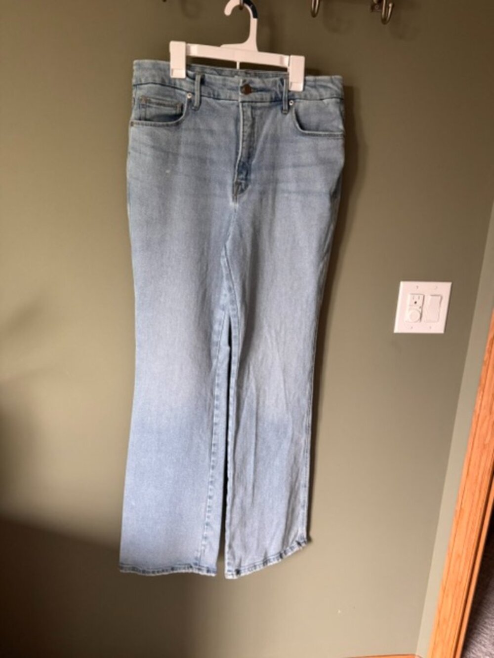 Good American Light Wash High Rise Straight Leg Jeans – Size 10/30